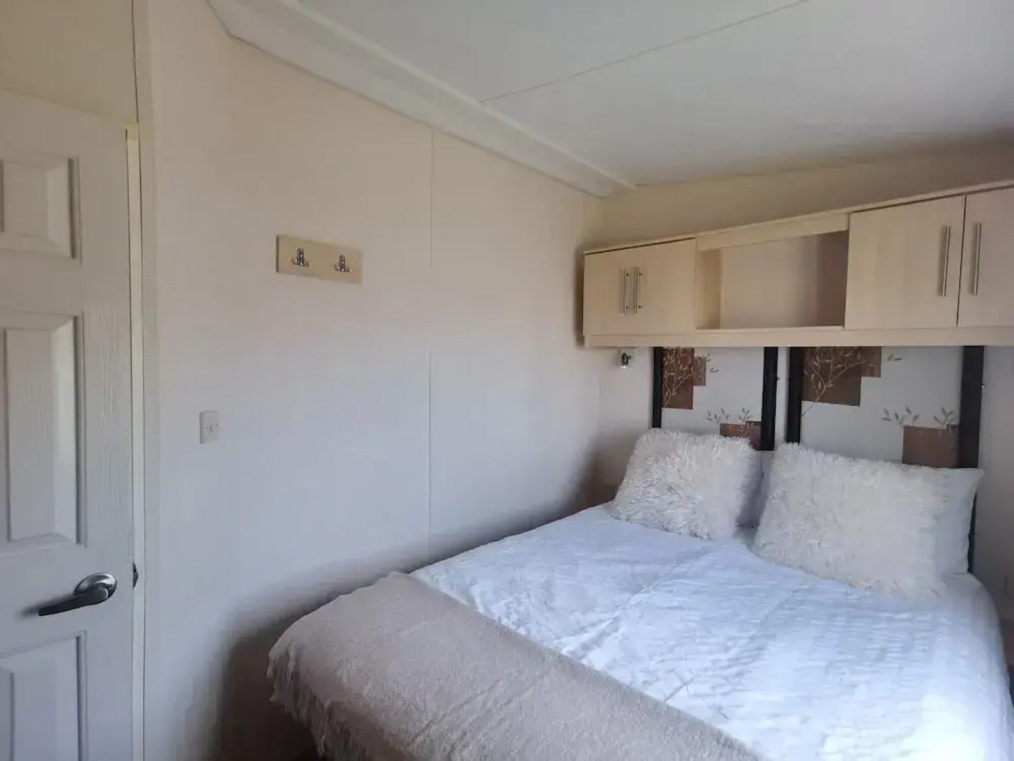 Snowdonia Holiday Sea Beach and Mountains View