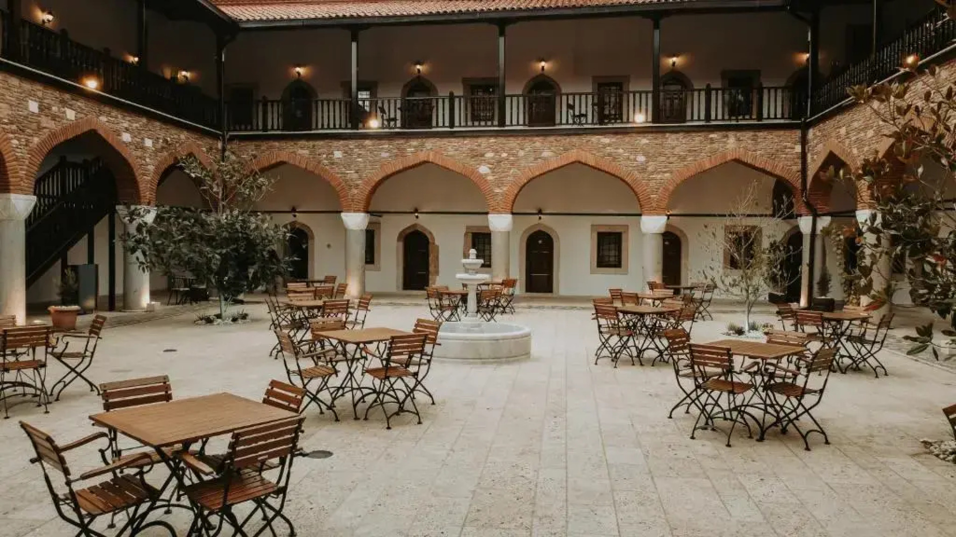 Zi̇nci̇rli̇ Han Oteli̇