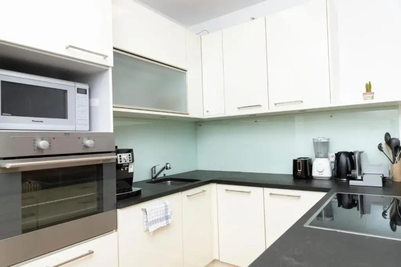 Dream Getaway Apartment with Jacuzzi and Pool