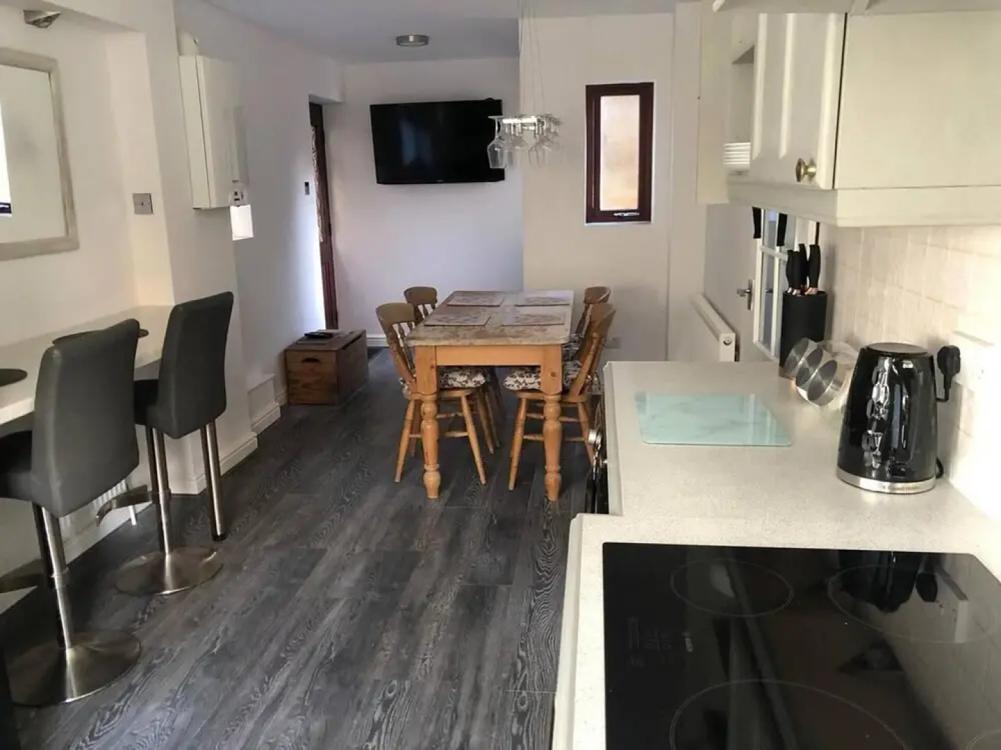 Beautiful House in Rural Village With Hot Tub