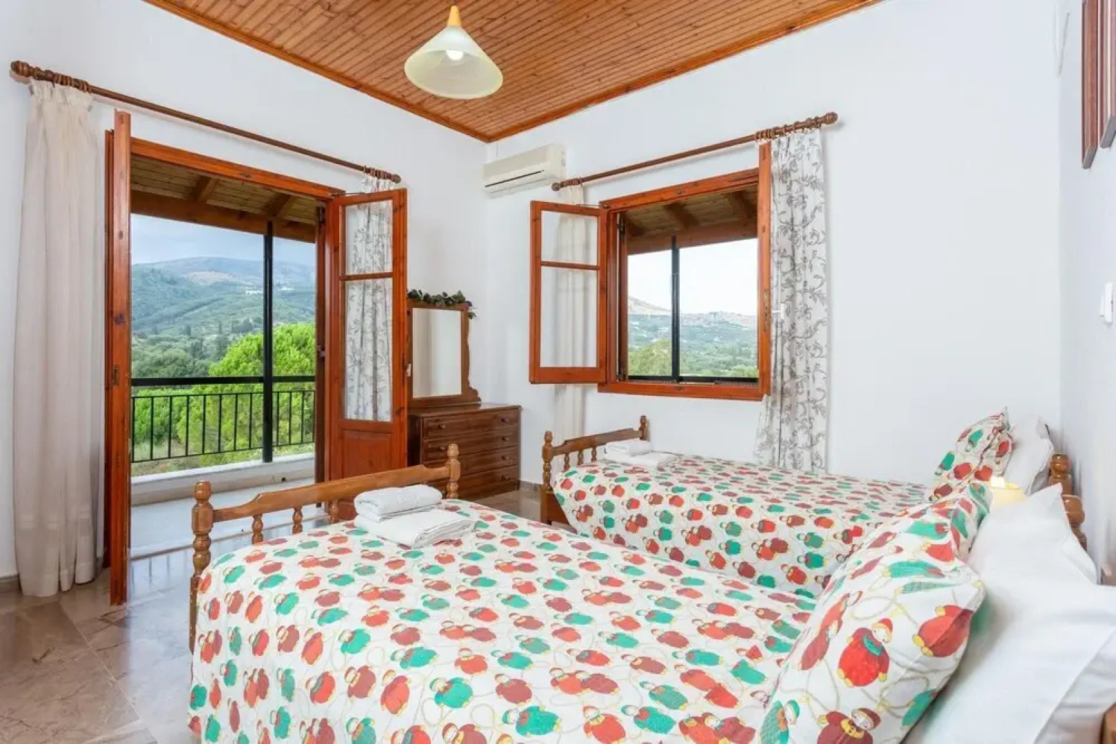 Cochelli Villa Upper Swimming Pool Walk to Beach Sea Views A C Wifi Car Not Required - 205