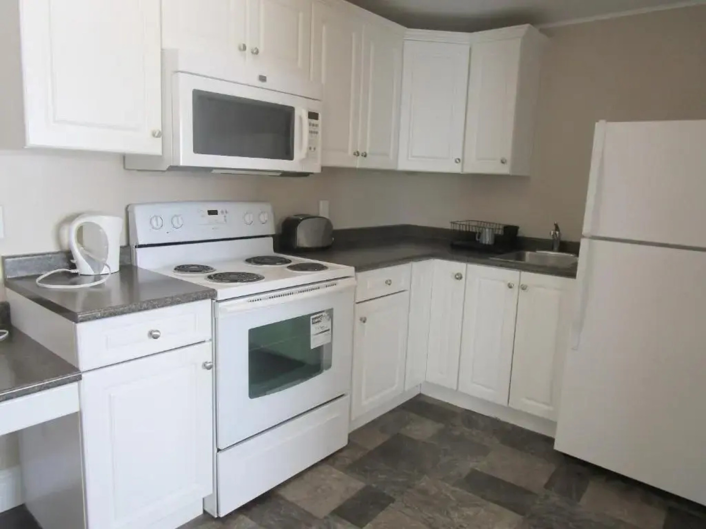 Claymore inn & Suites