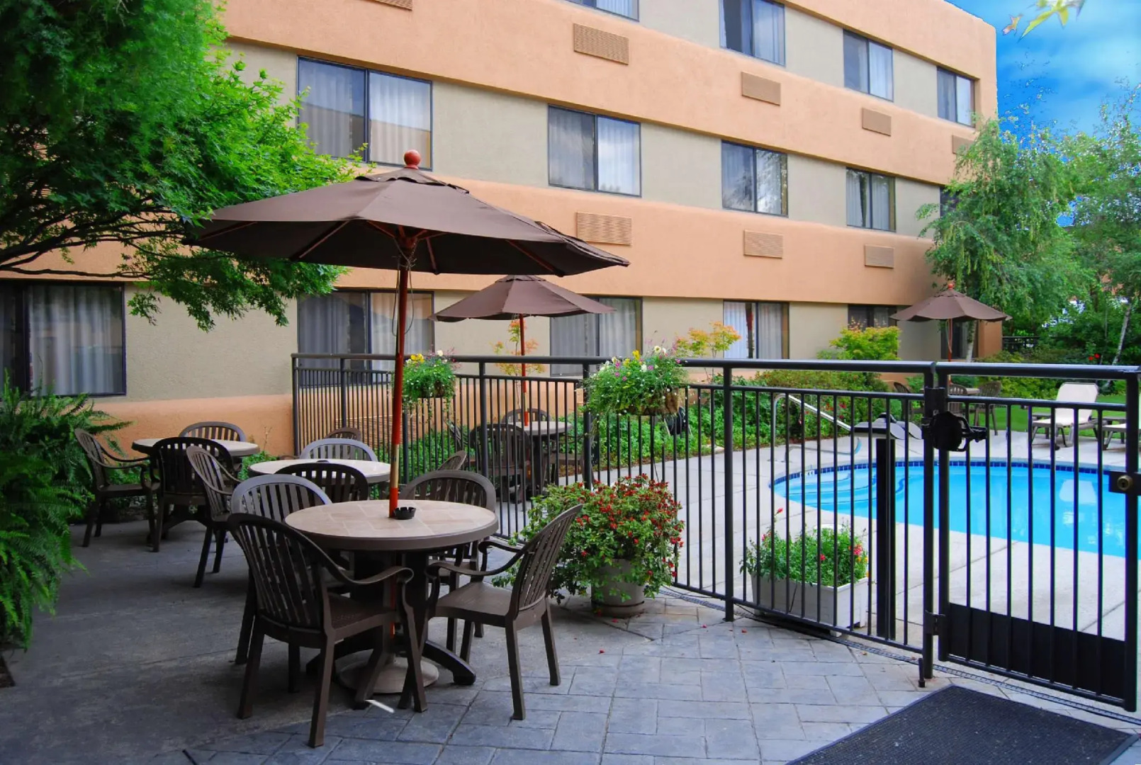Oxford Suites Redding