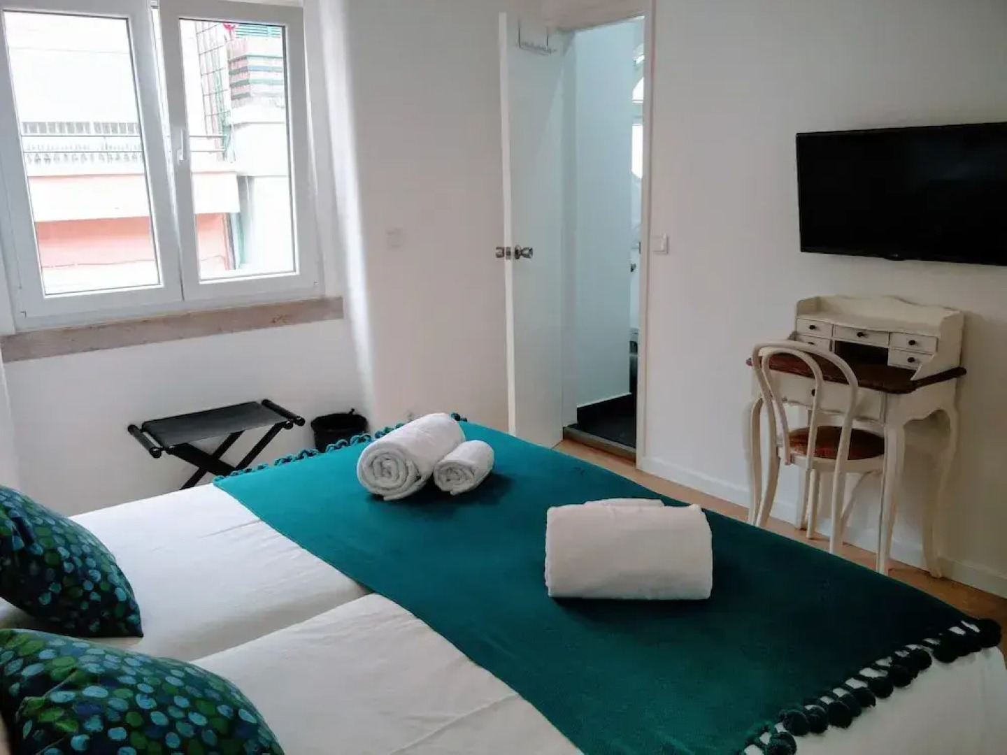 Lisbon Terrace Suites Apartment for Large Groups with Amazing Terrace