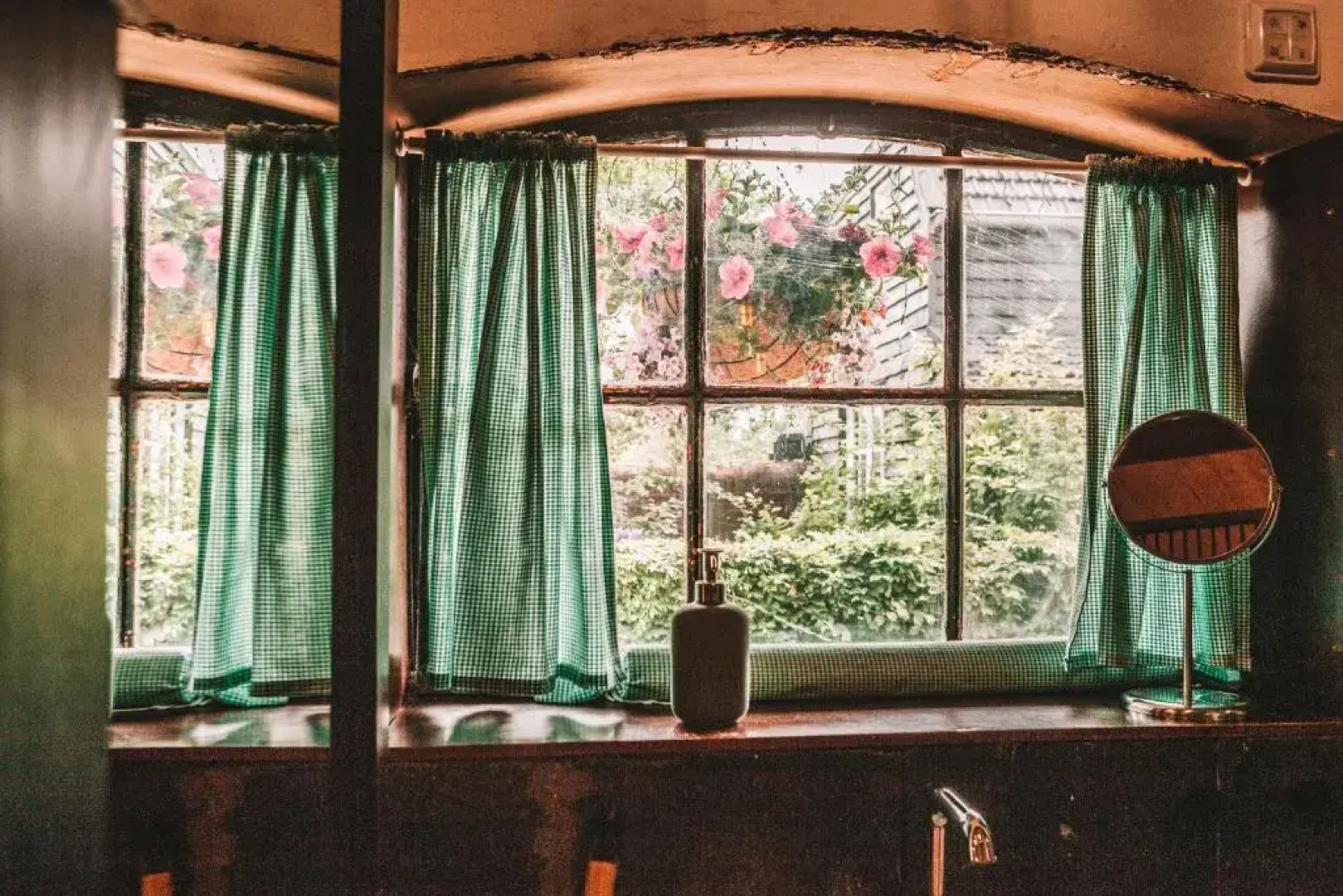 CRASH'NSTAY - Paardenstal