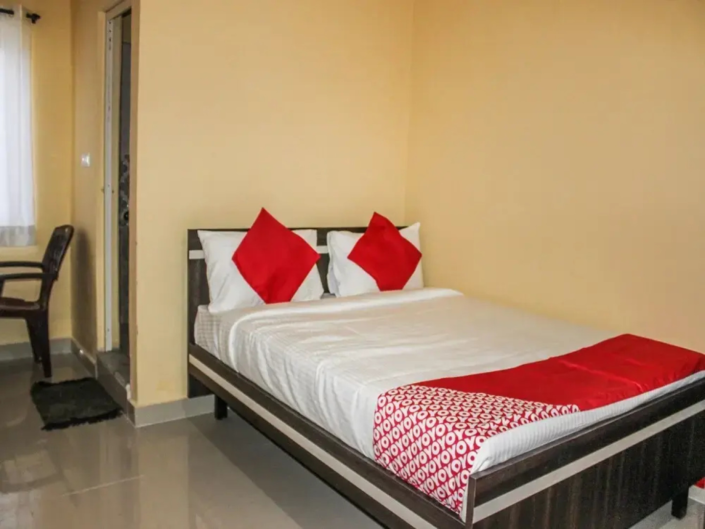 OYO 12840 Sri Guru Residency