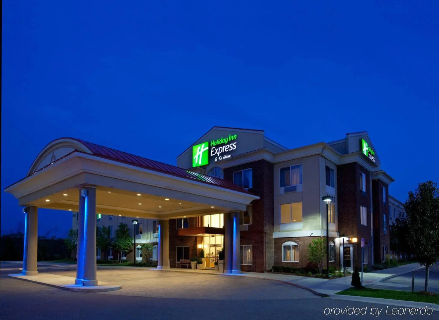 Holiday Inn Express & Suites Detroit - Farmington Hills by IHG