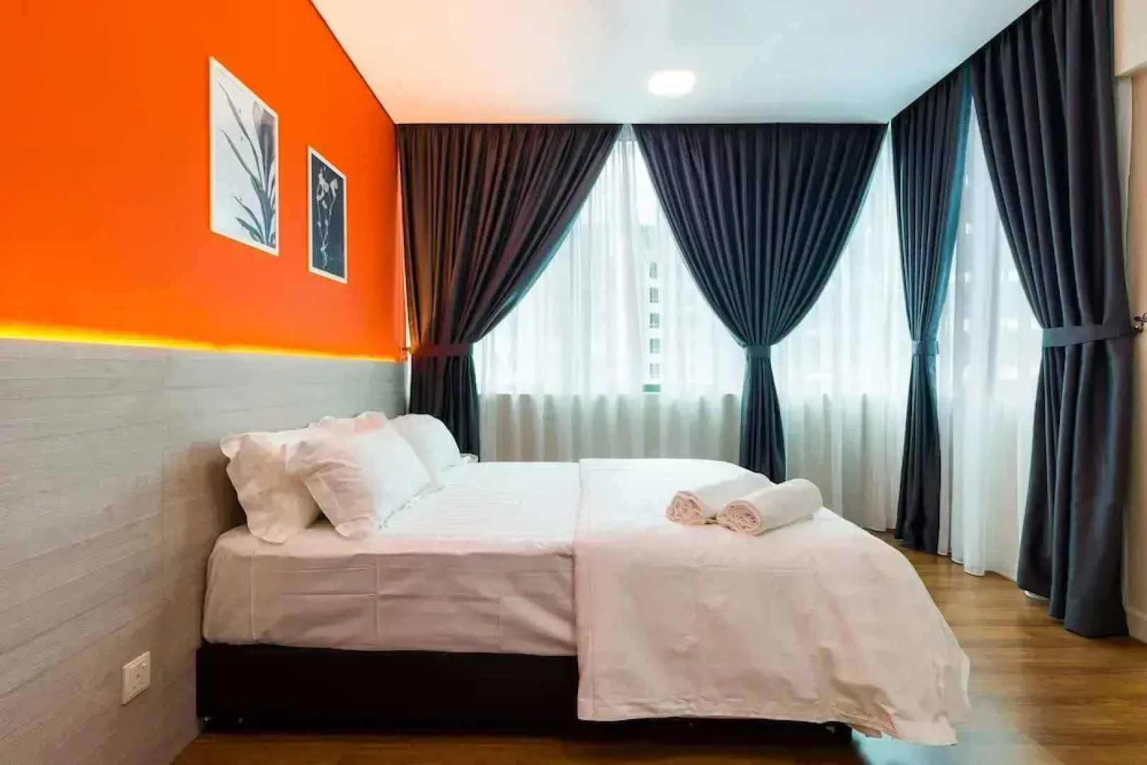 Bright 3 Queen Bed Condo Walk to KL Tower