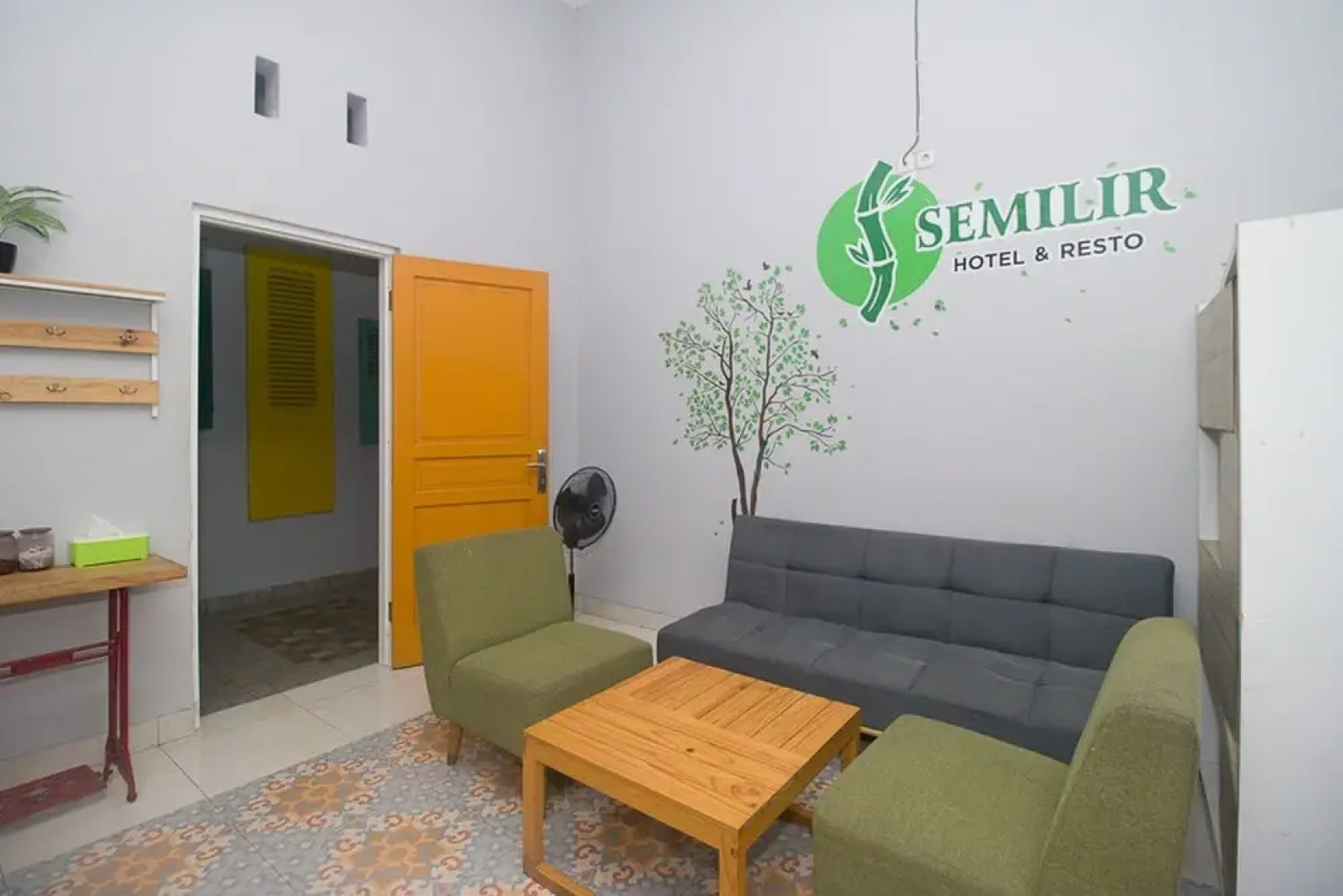Semilir Hotel & Resto by Reddoorz Rooms