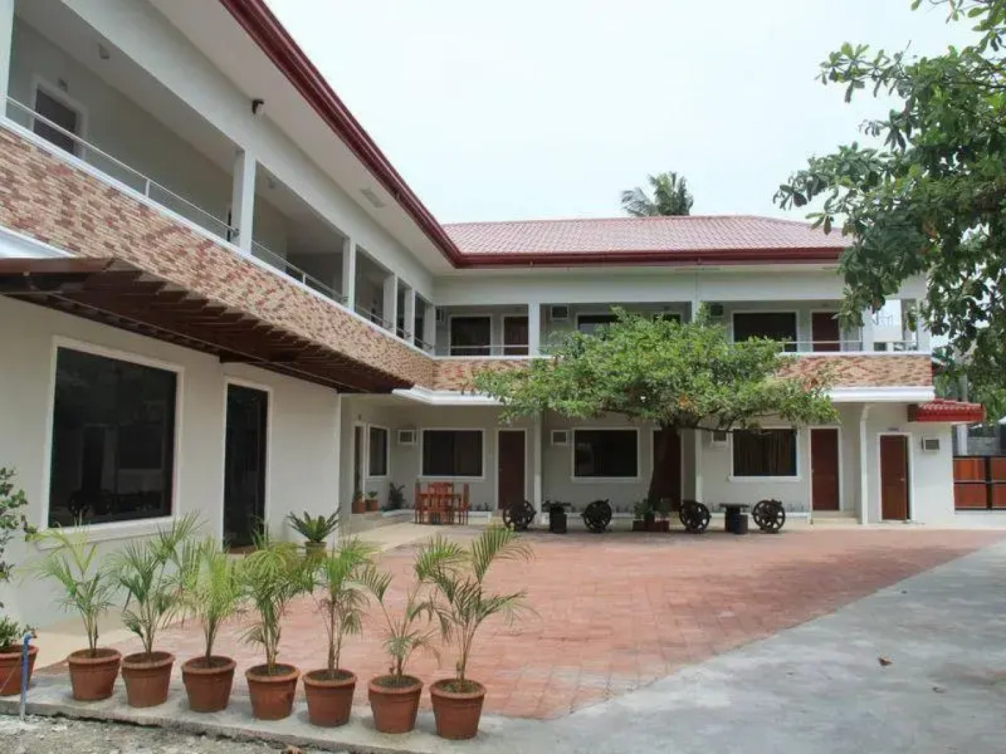 La Vista Hotel & Beach Resort