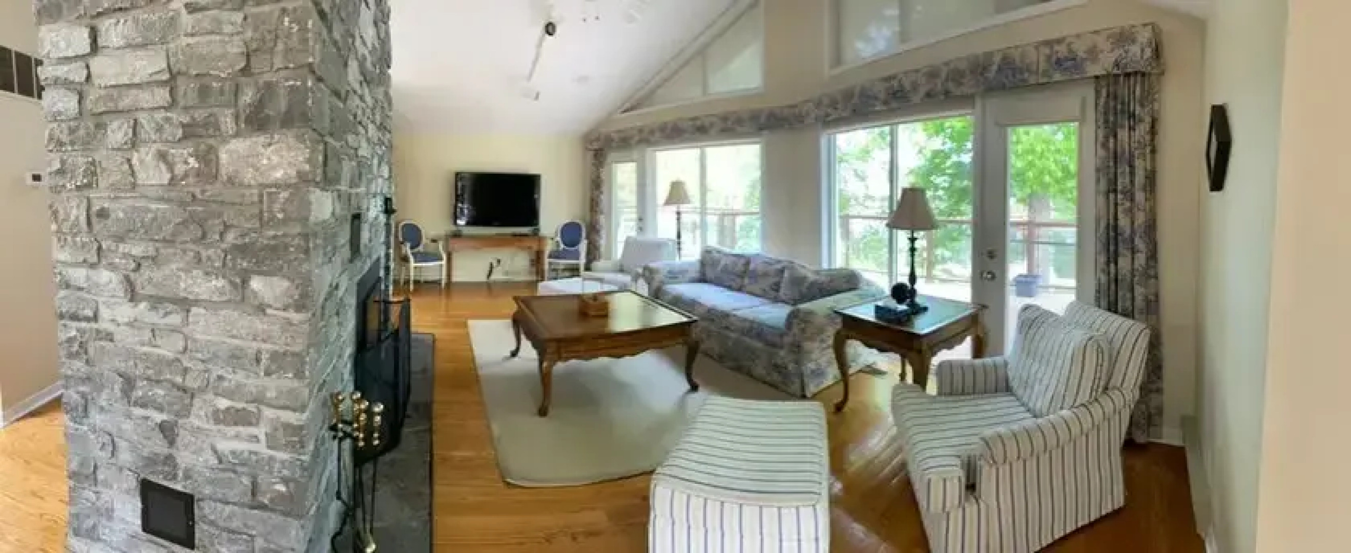 Waterfront Cottage 4 BD by GLOBALSTAY