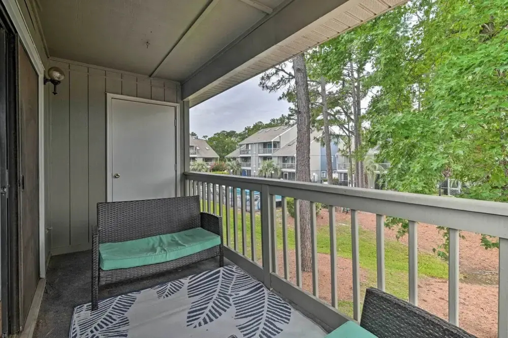 2 Mi to Surfside Beach: Golf Getaway w/ Balcony!