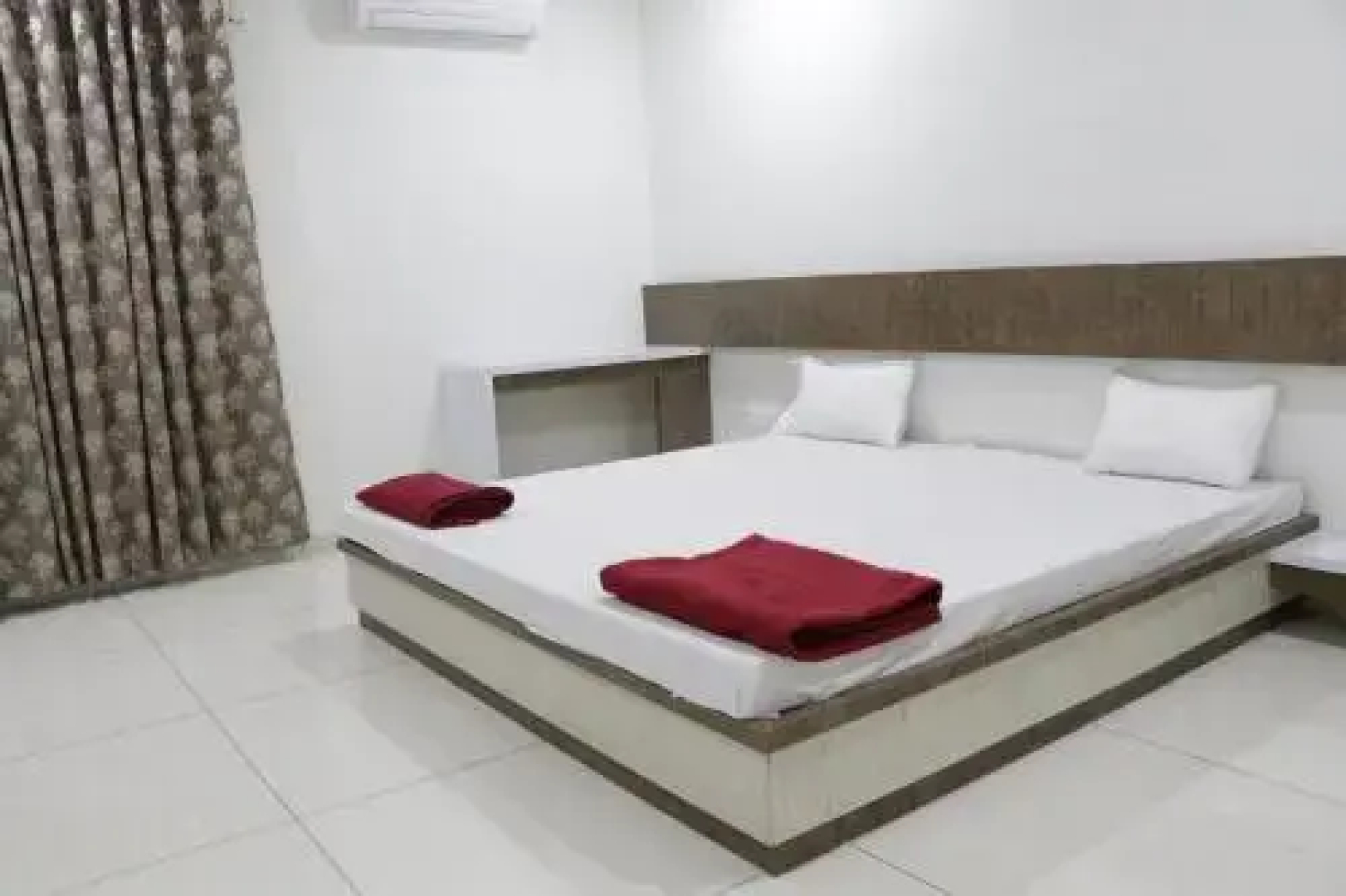 Hotel Lakhdatar Inn