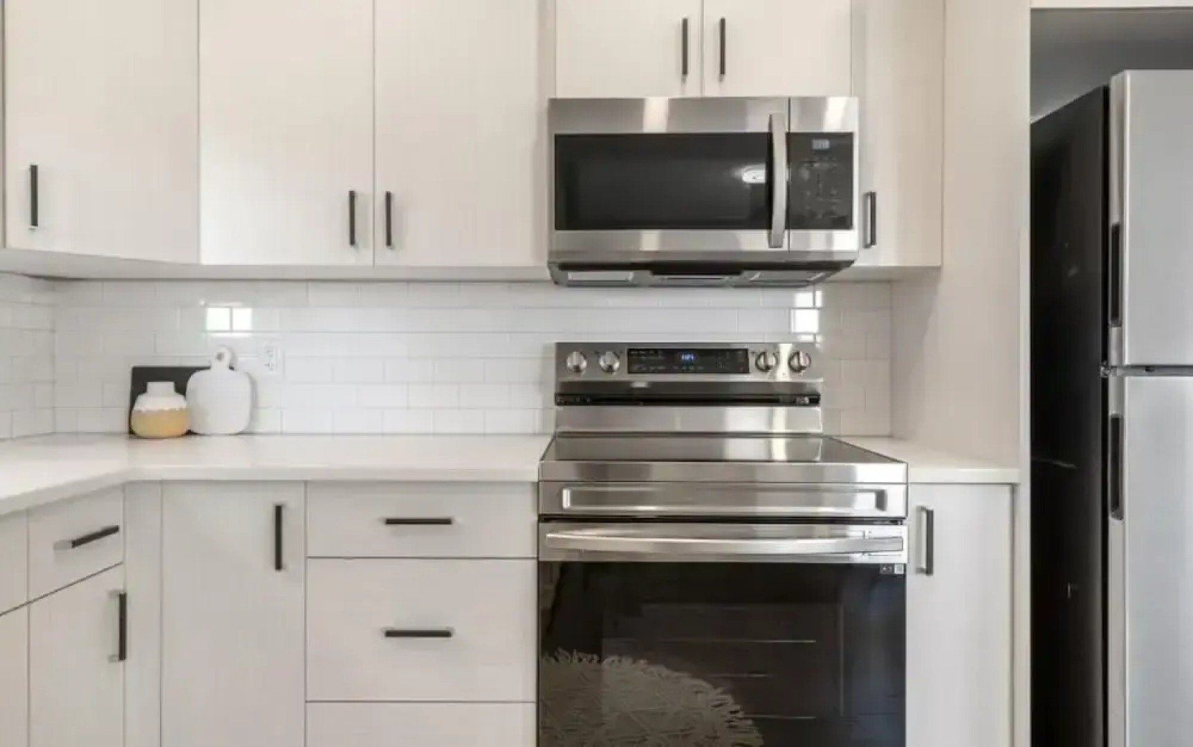 Livingston Way I Sleep 6 I Netflix I Kitchen I TV
