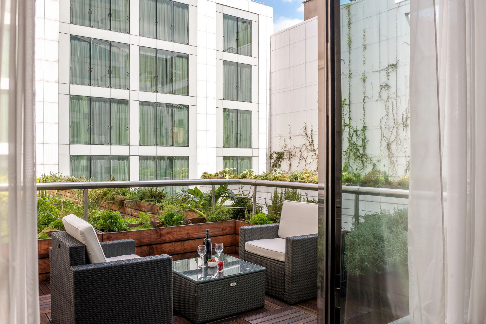 La Clef Tour Eiffel Paris by The Crest Collection