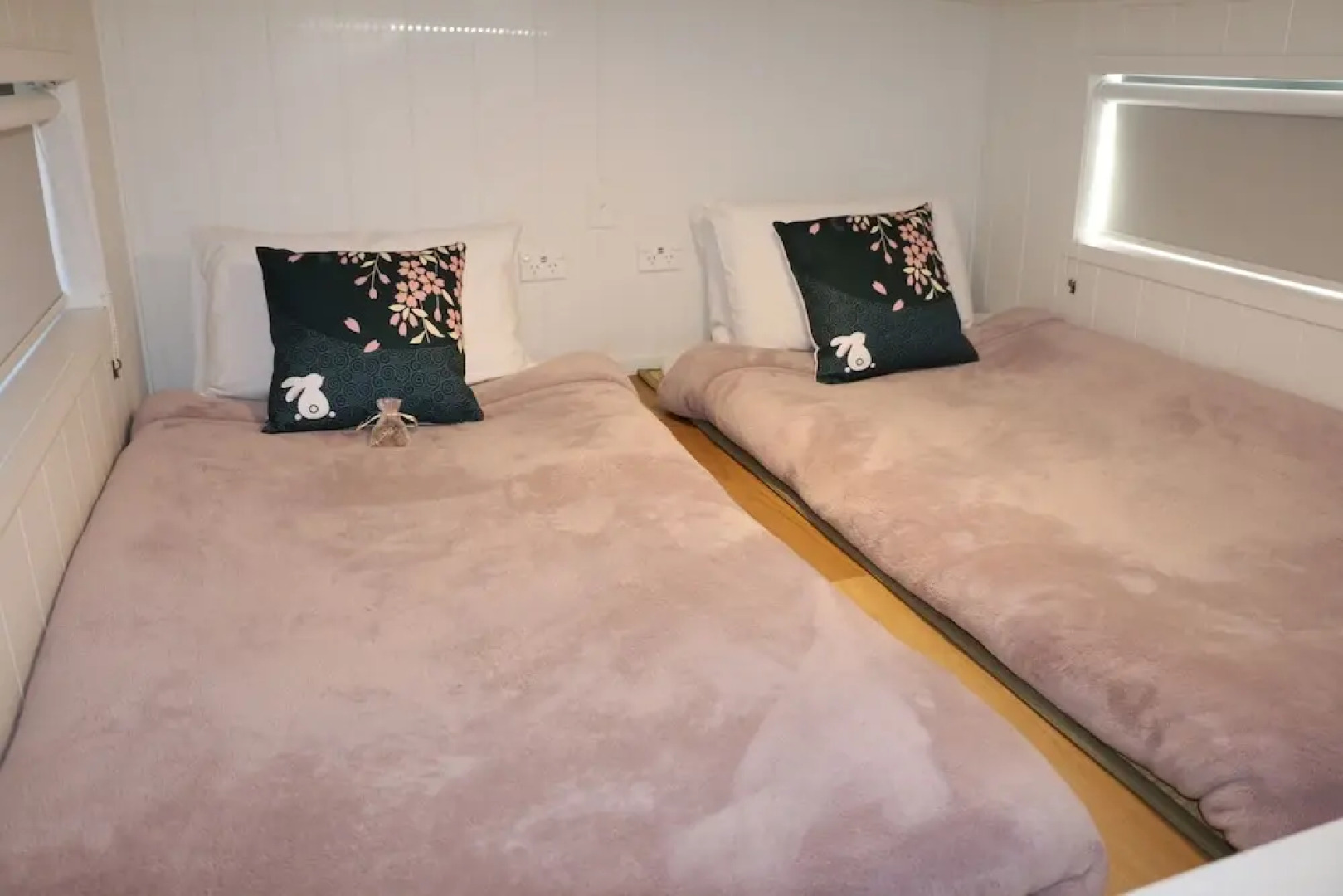 The Pink Lake Tiny House - 'sakura'
