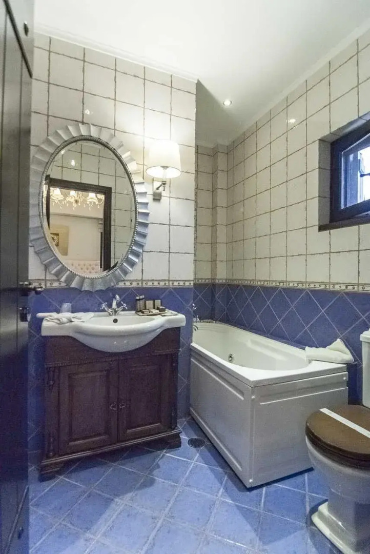 Ostra Menalon Luxury Suites