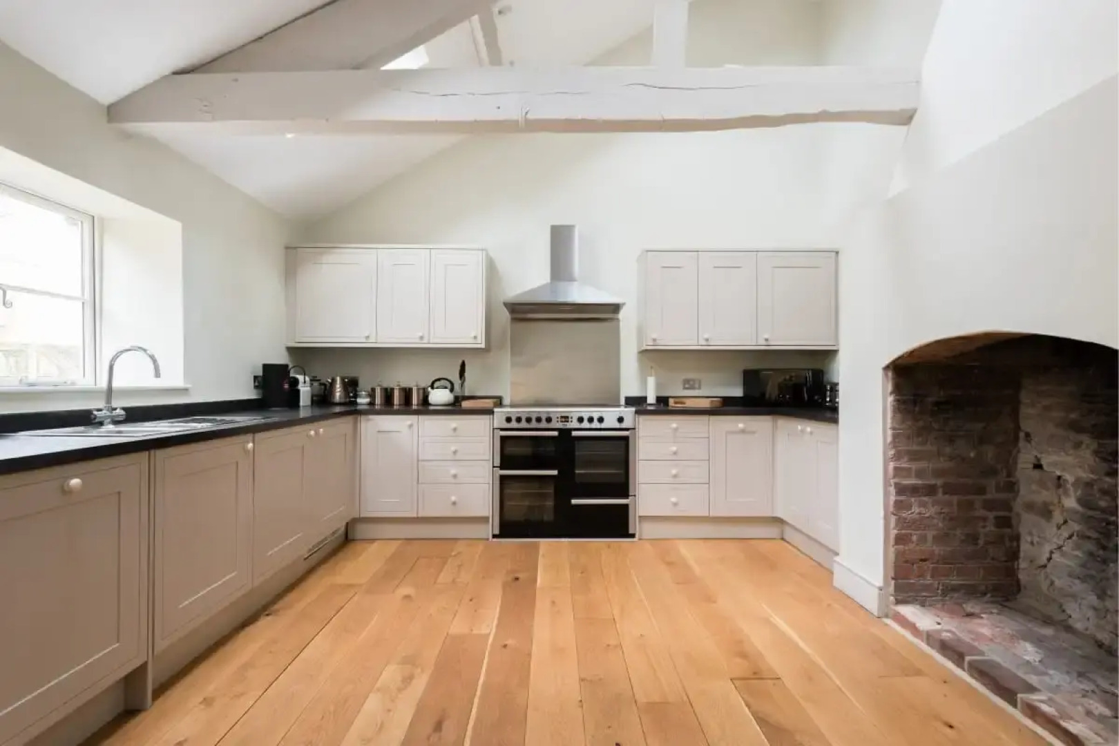 The Modern Duke’s Retreat - Stunning 6BDR Manor House