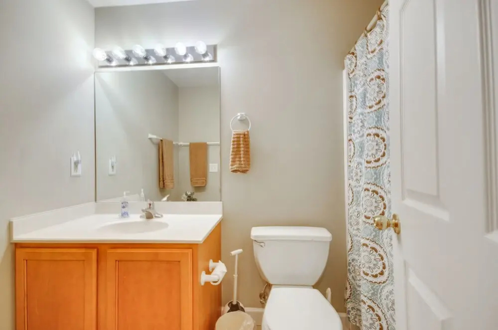 Lakefront Osage Beach Condo: Balcony & Pool Access