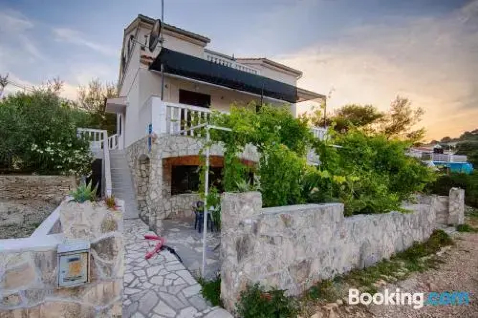 The Sea House Apartments