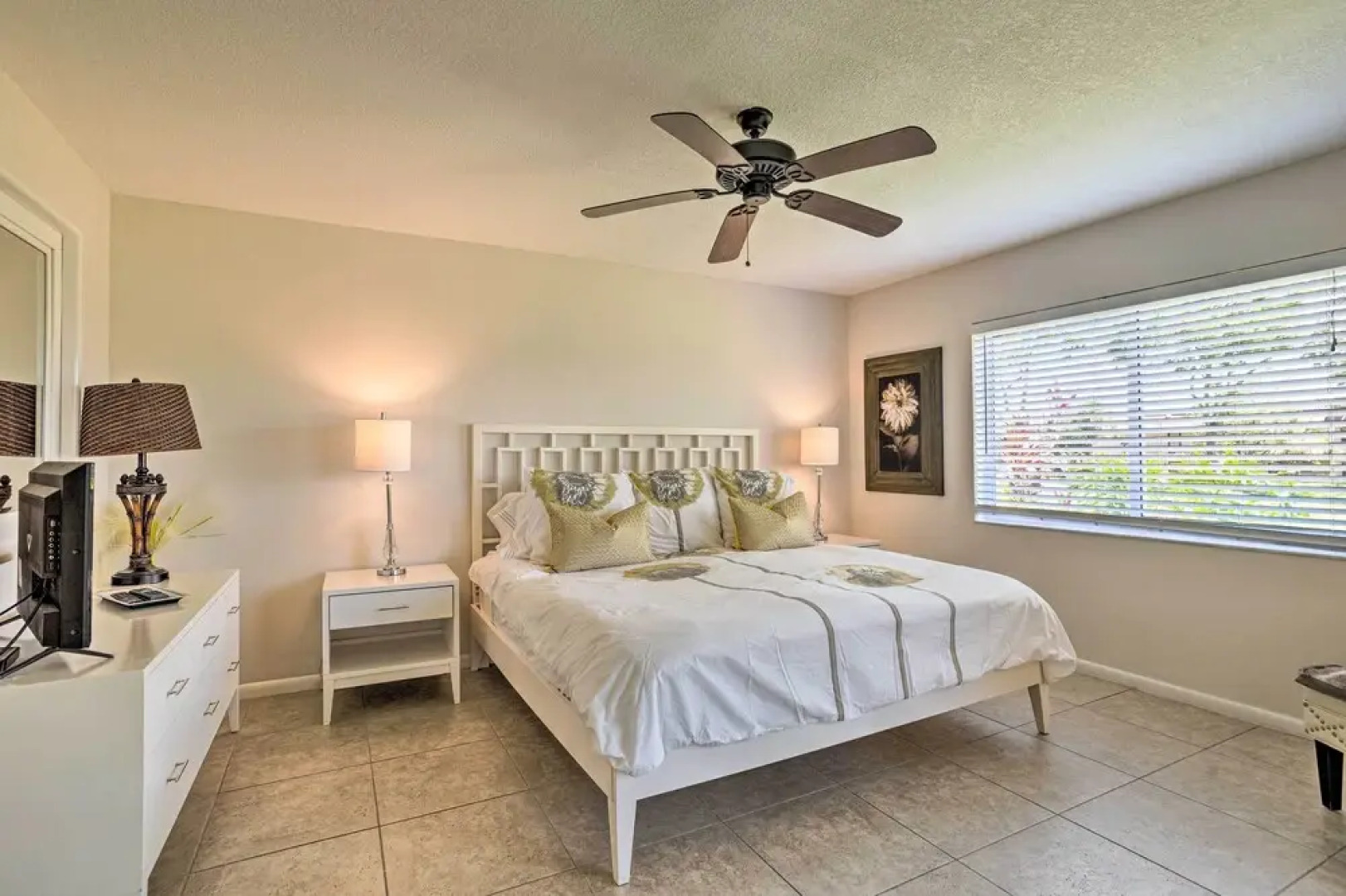 Jupiter Condo w/ Pool Access, Walk to Beach!