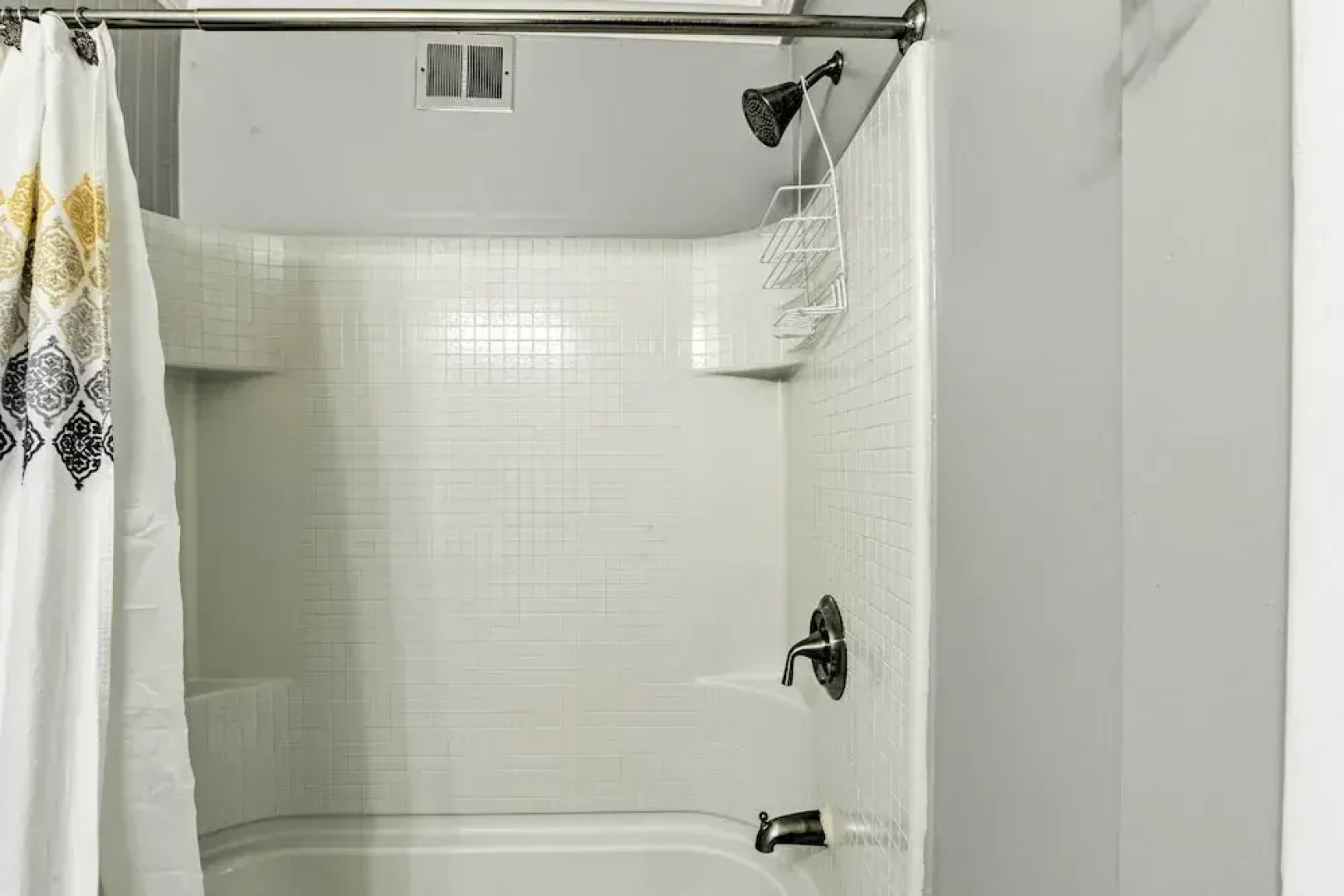 Enchanting Family House w/ Balcony < 3 Mi to Wvu!