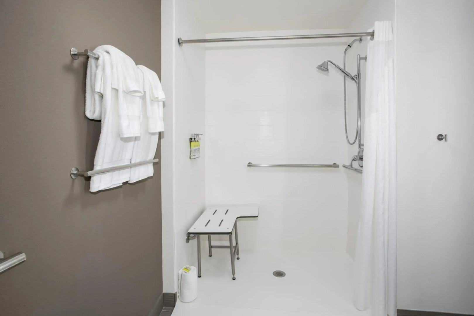 Holiday Inn Express & Suites Great Bend by IHG