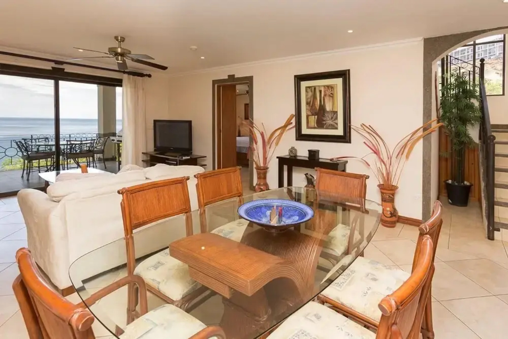 Ocean View Condo - Few minute walk to the beach and restaurants