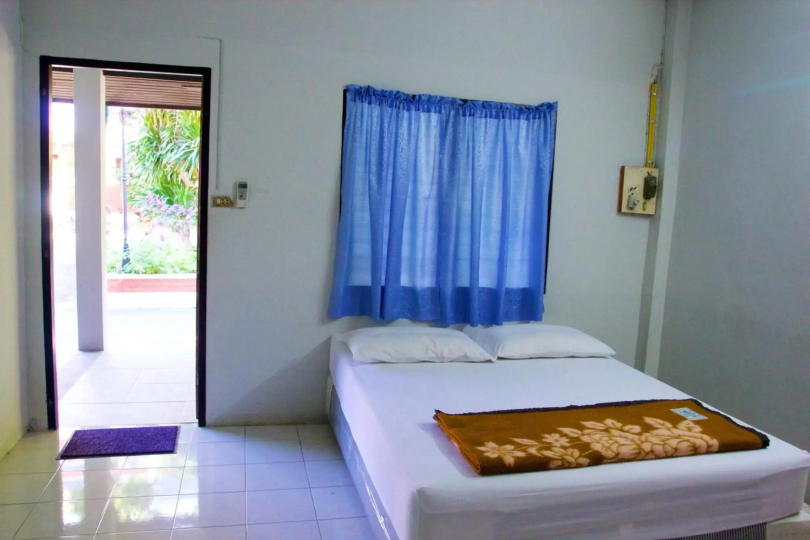 Sichang Shine Khao Resort