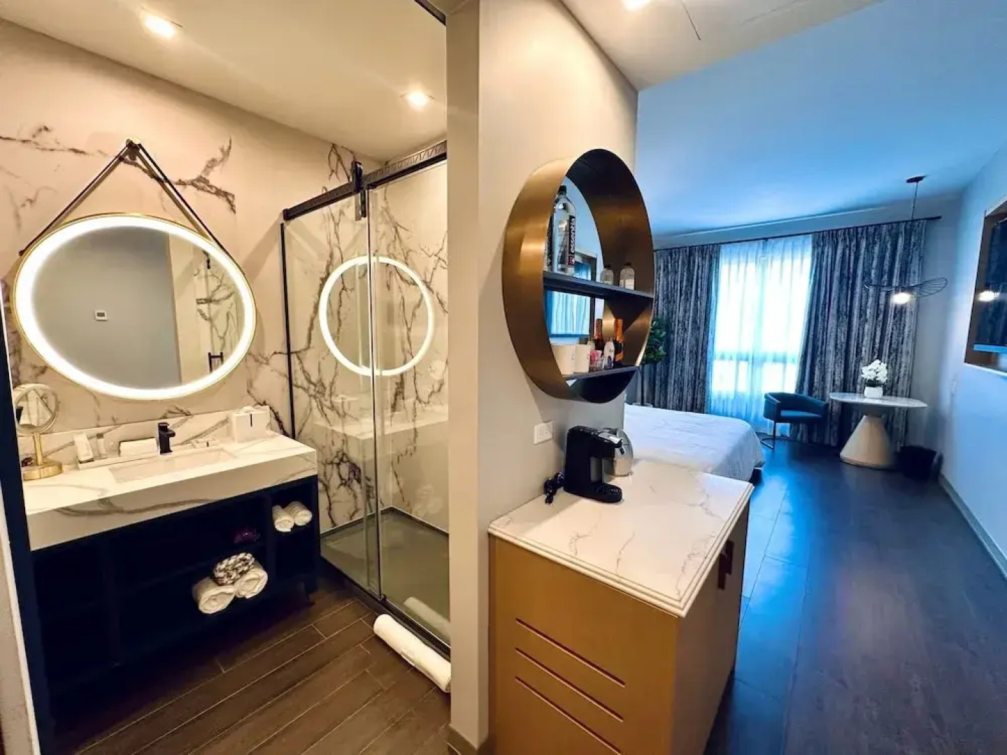 Chez Hotel Arlington Heights