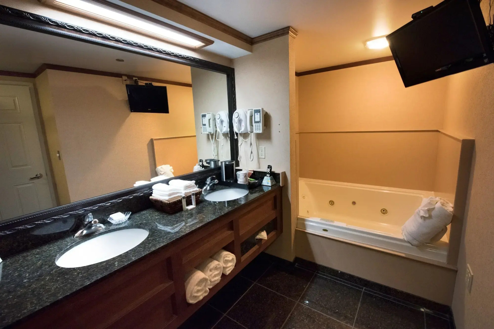 Hamilton Inn Select Beachfront Mackinaw City