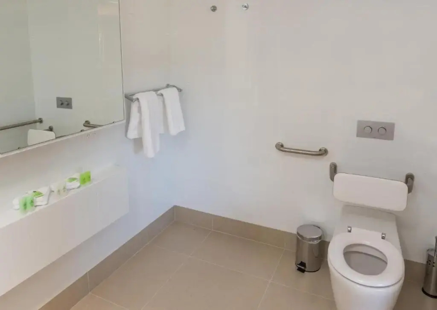 Canal Rocks Beachfront Apartments