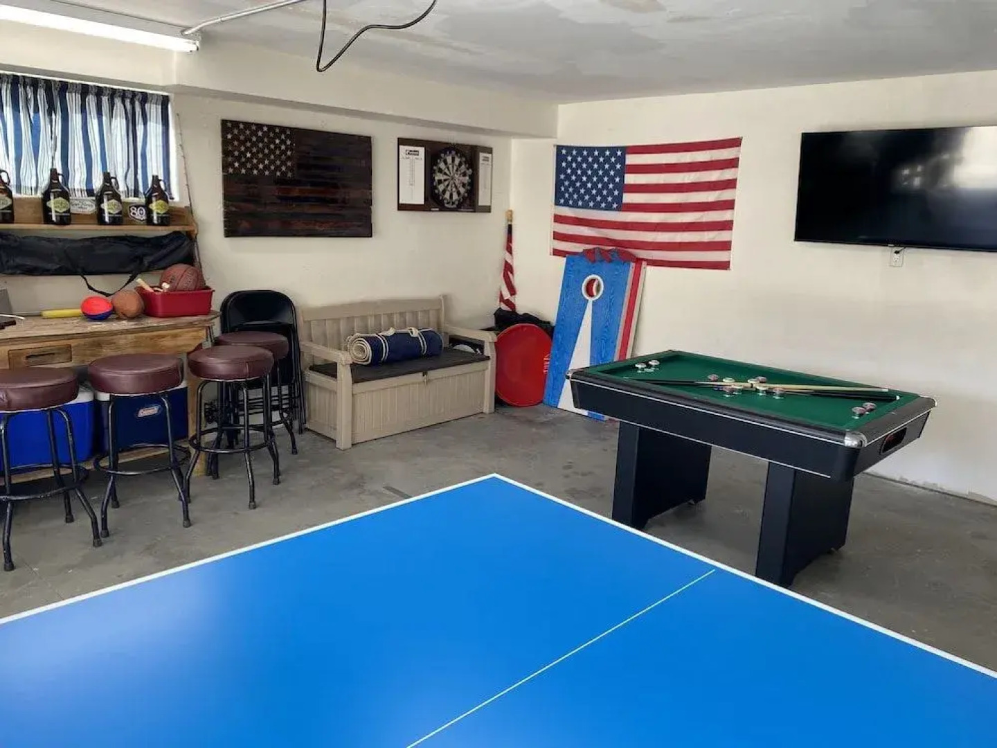 Kern River Retreat - Walk To River & Downtown! 3 Bedroom Retreat by RedAwning