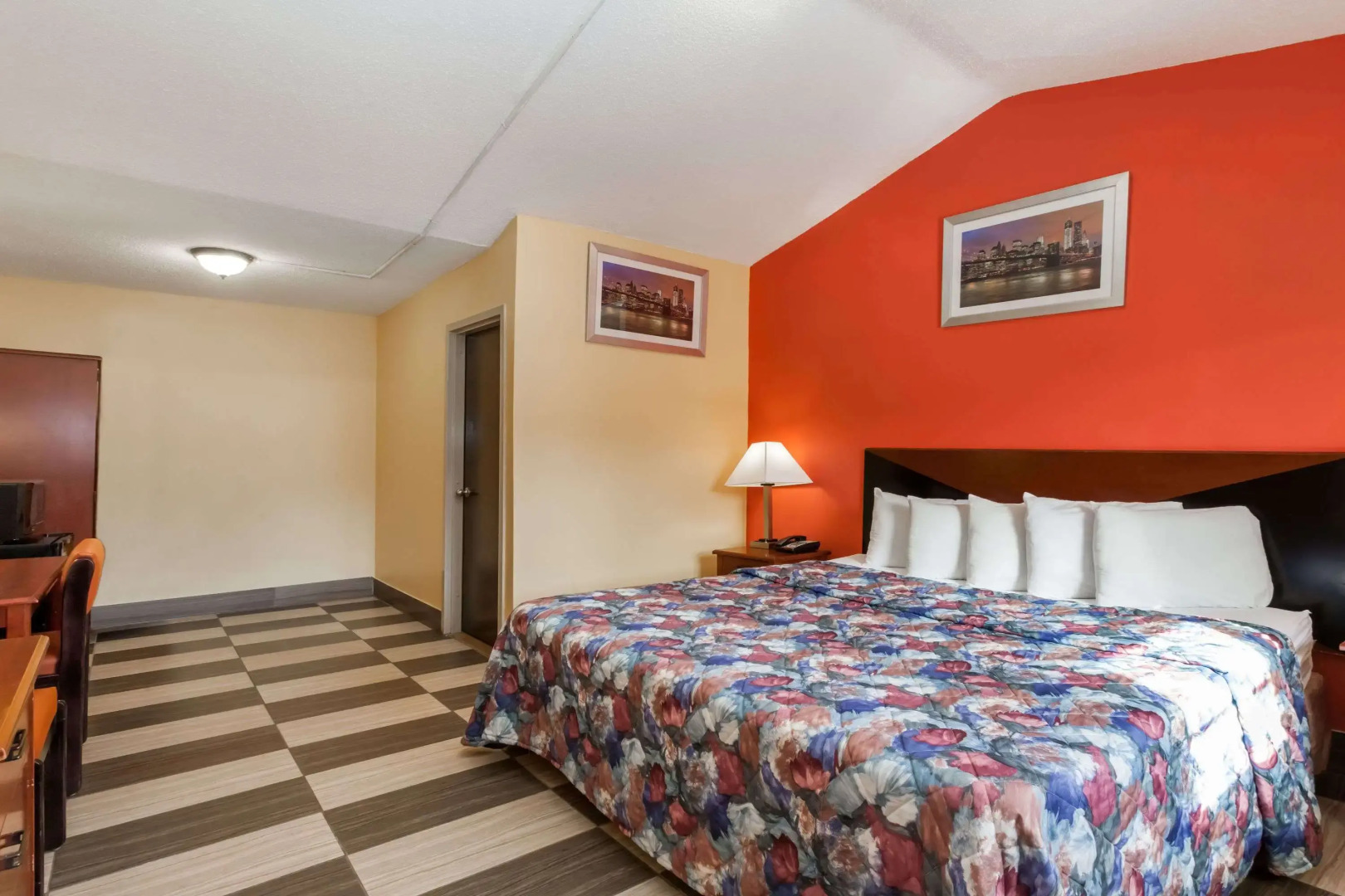 Travelodge by Wyndham Jersey City