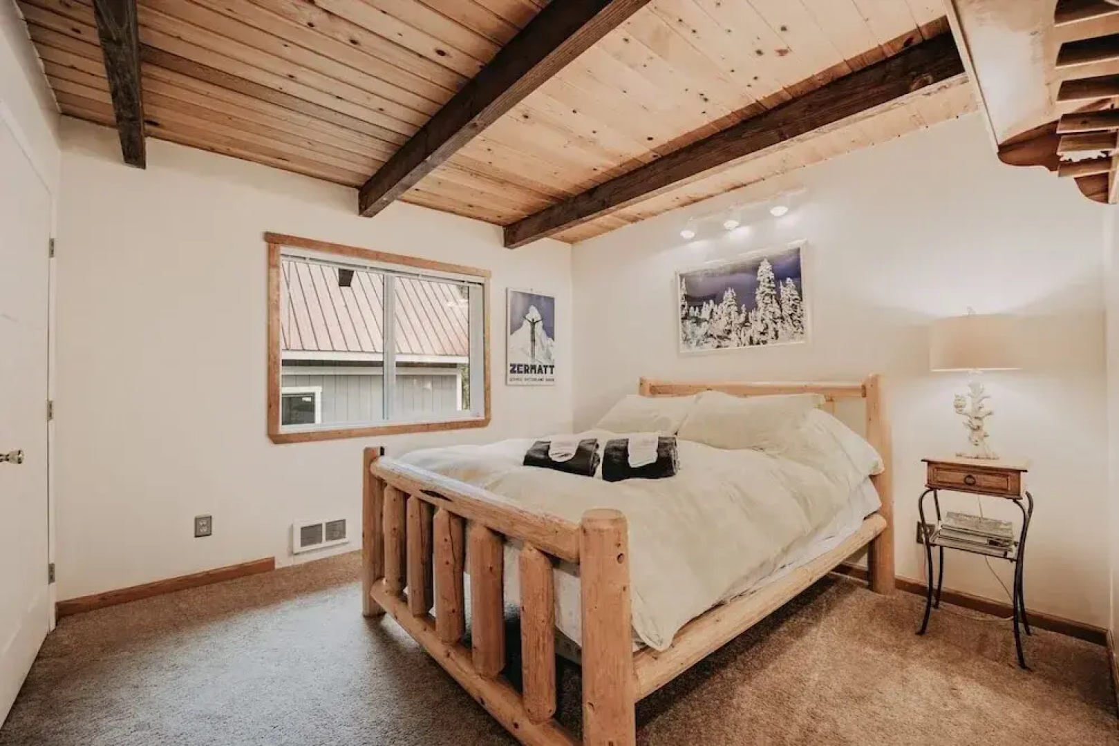 99mbr - Hot Tub - Wifi - Pets Ok - Bbq - Sleeps 6 2 Bedroom Home by RedAwning