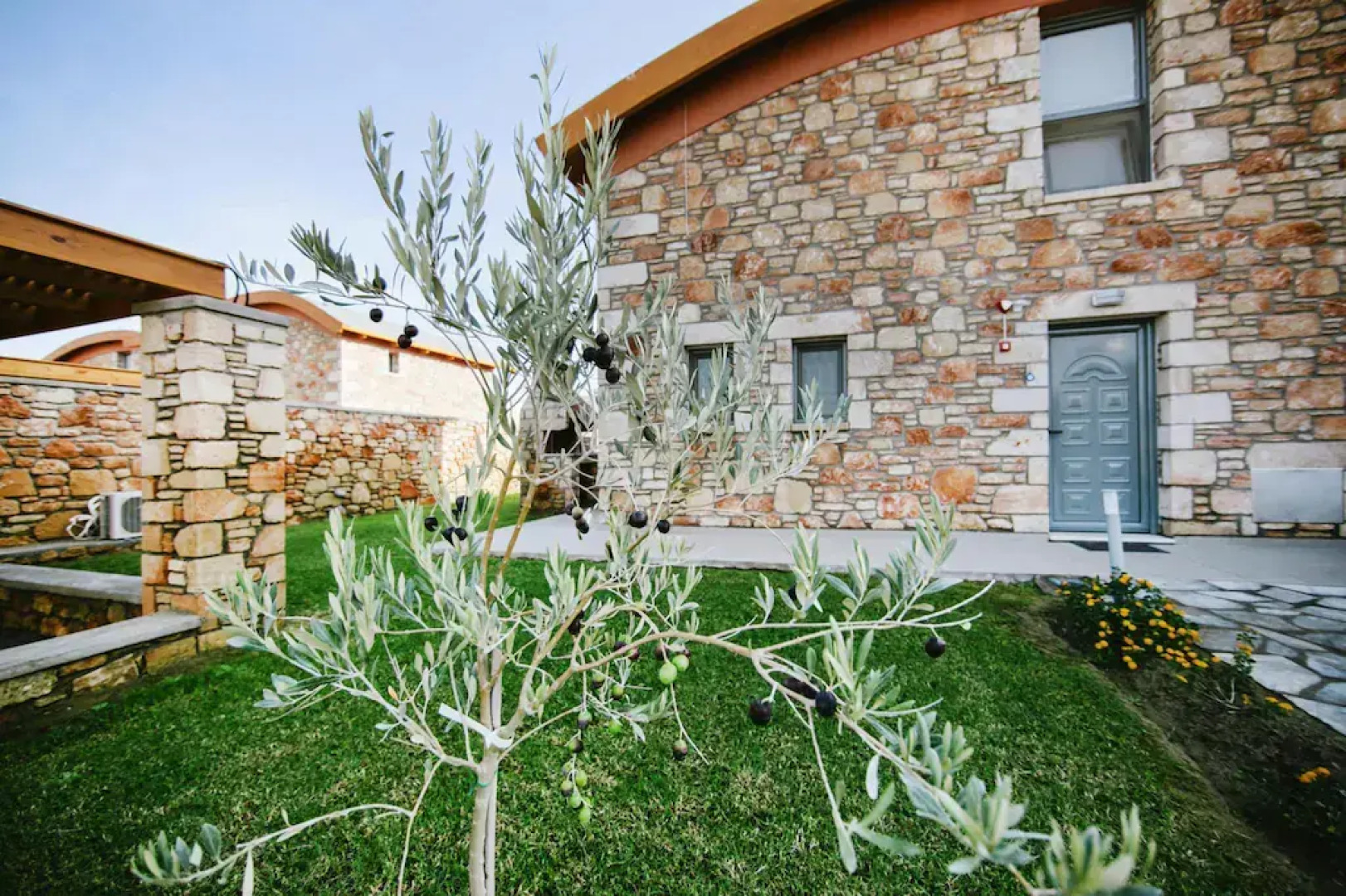 Semi-detached house, Lardos