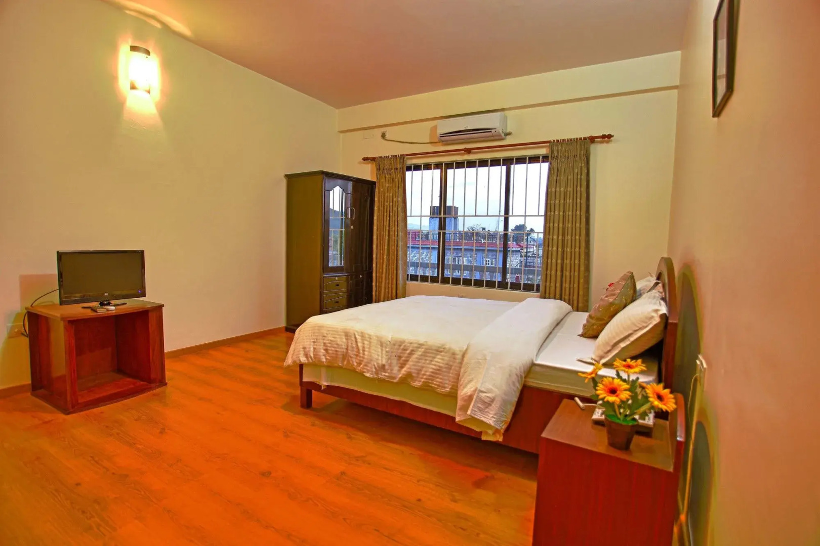 Hotel Crown Himalayas