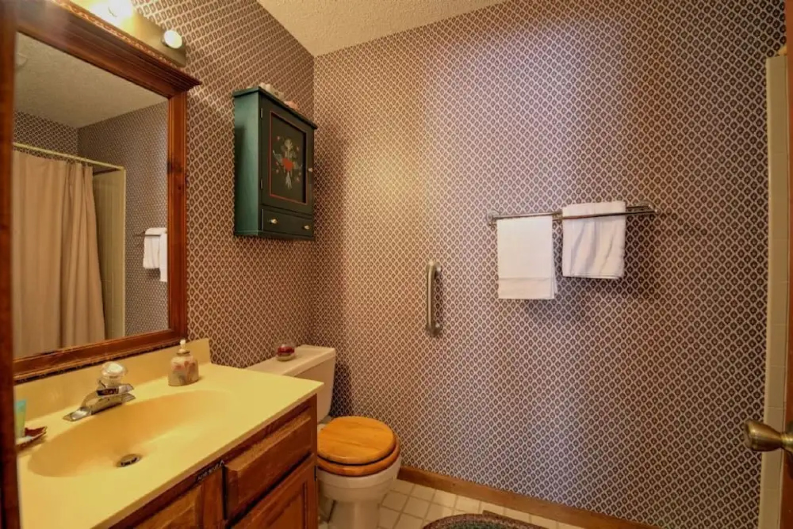 Lilly's Mountain Getaway - 4 Br Home