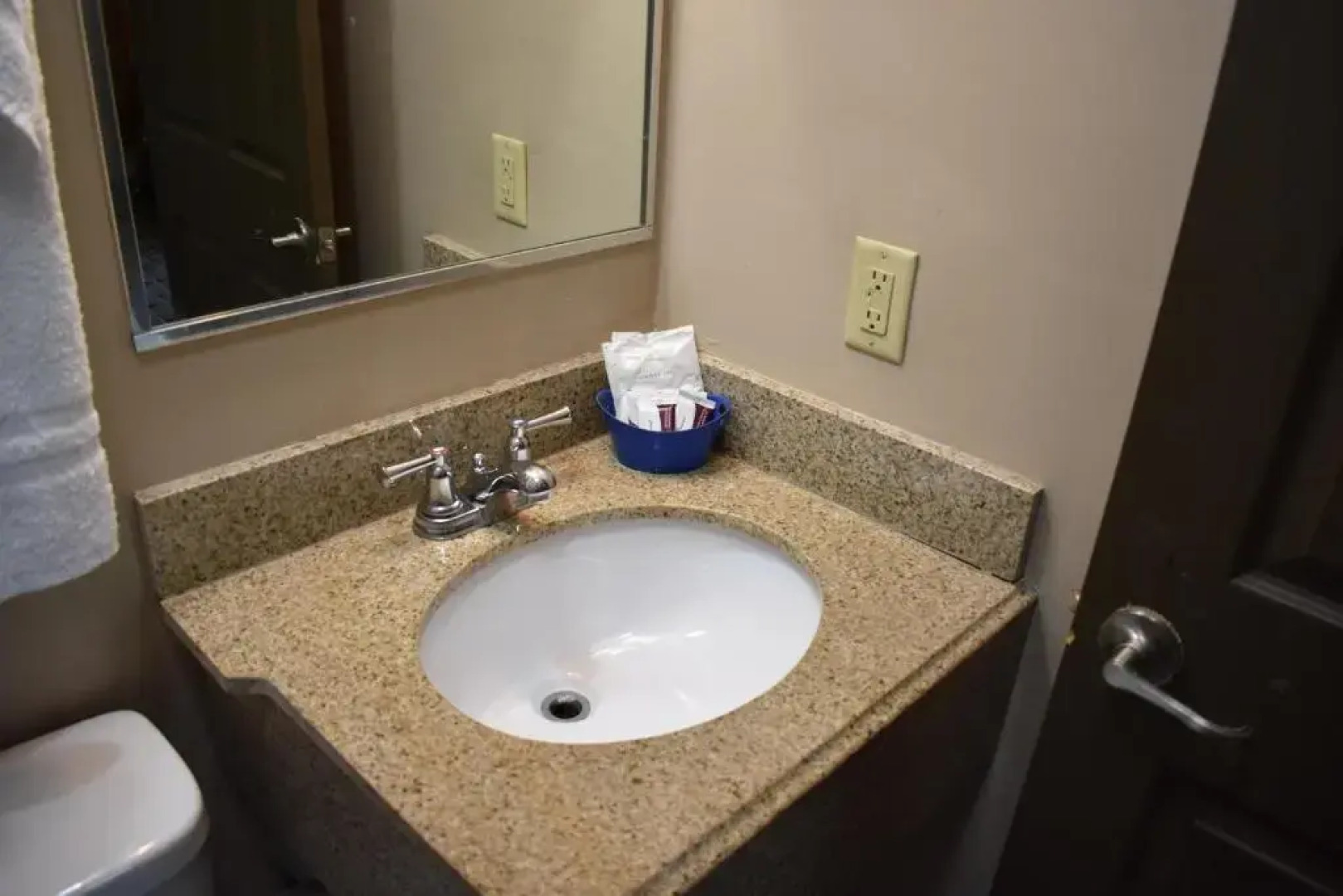 Economy Inn And Suites Ashtabula