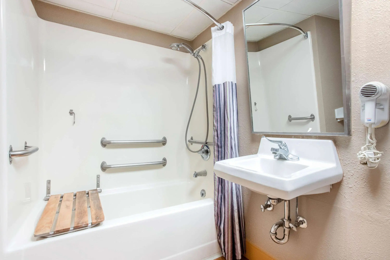 La Quinta Inn & Suites by Wyndham Indianapolis South