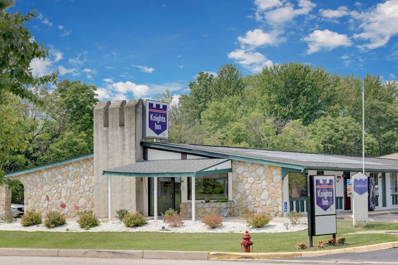 Knights Inn - Macedonia