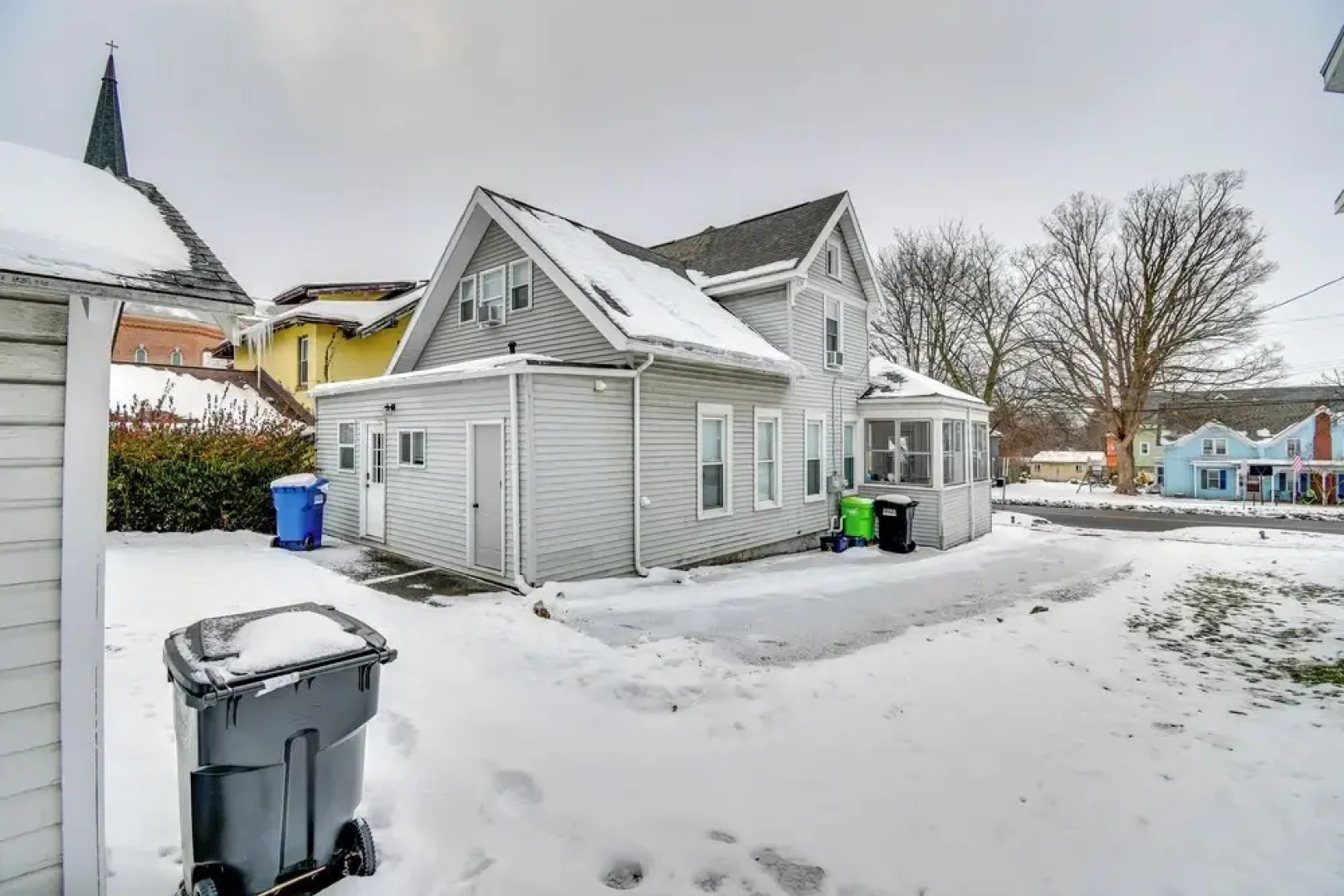 2 Mi to Dtwn Syracuse: Cozy Updated Apt!