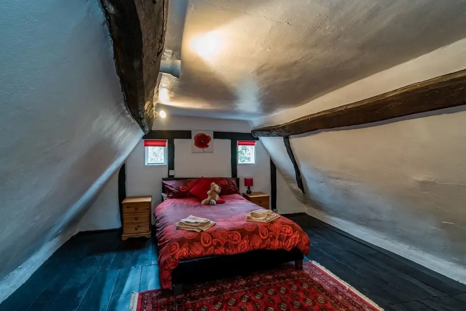 Yew Tree Cottage- Sleeps 12, Garden & Pet-friendly