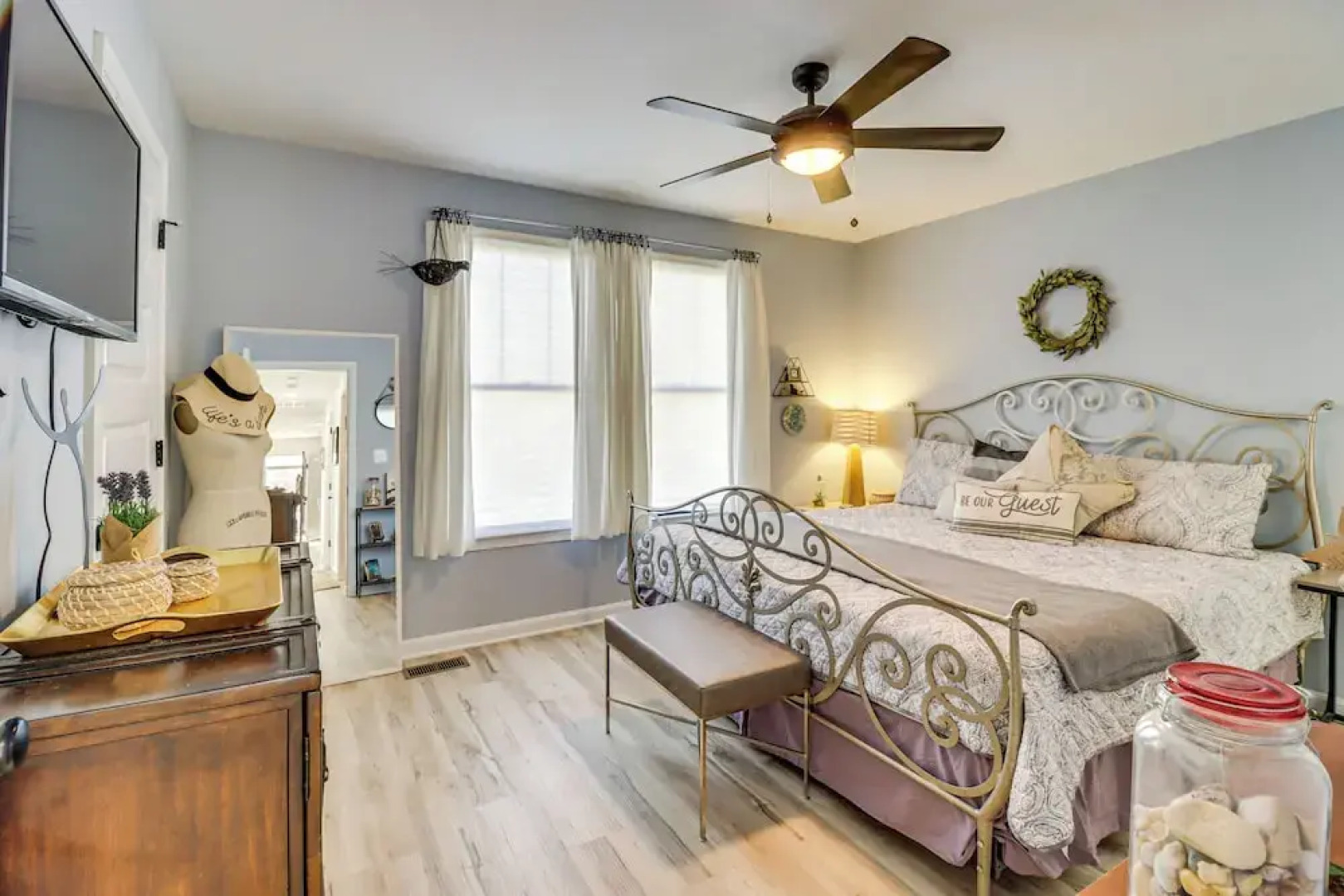 Walk to Potomac River: Colonial Virginia Retreat