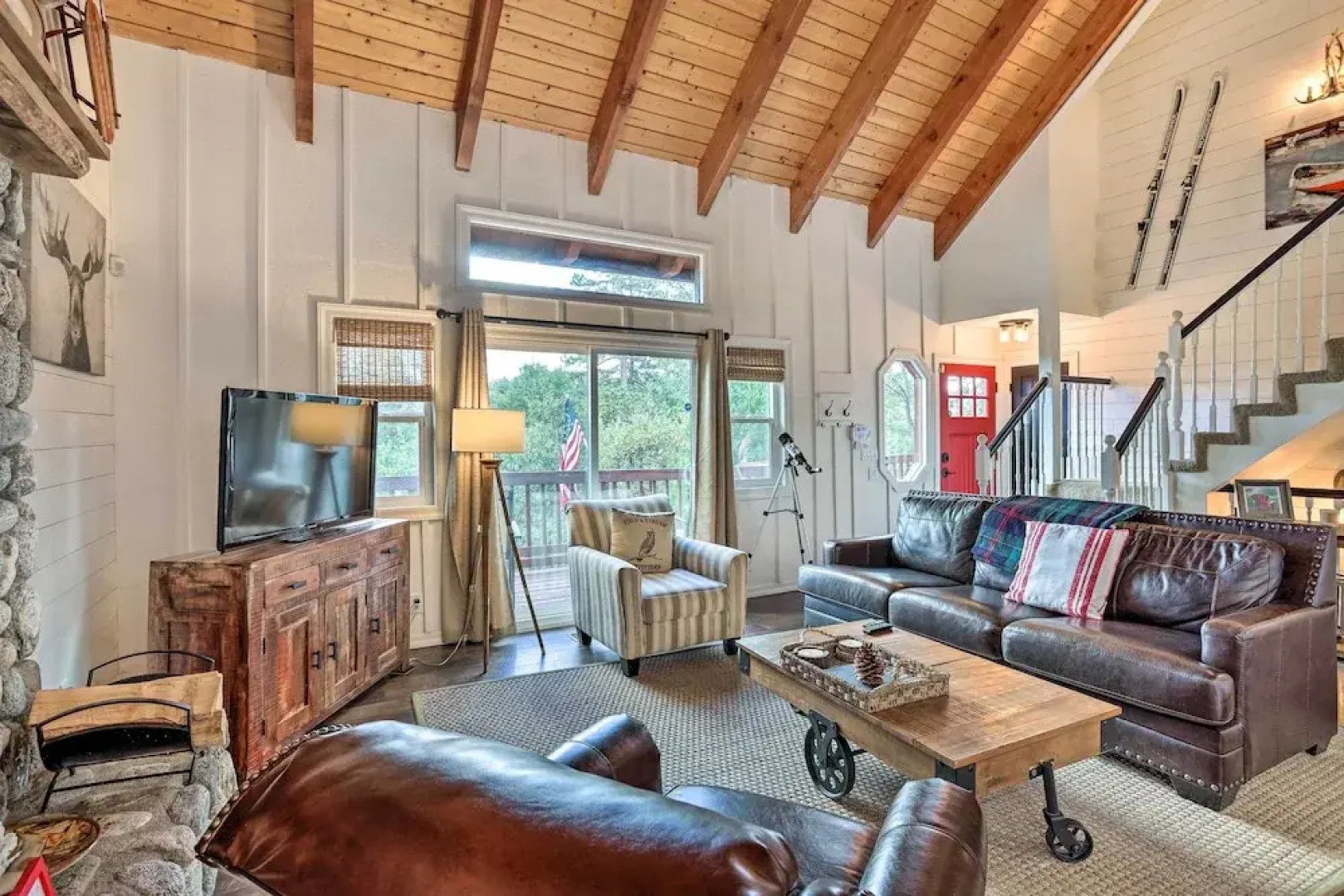 Lovely Lake Arrowhead Cabin w/ Furnished Deck