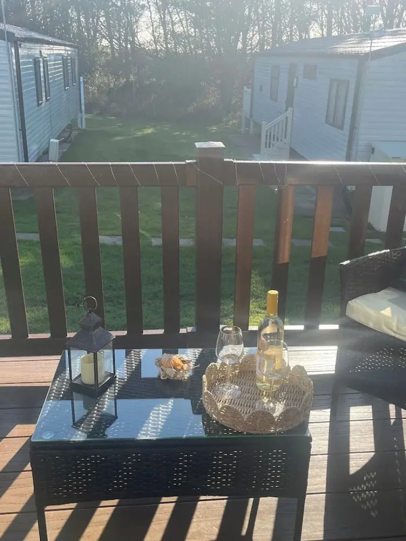 2-bed Cabin, Sleeps 4 in Cayton Bay