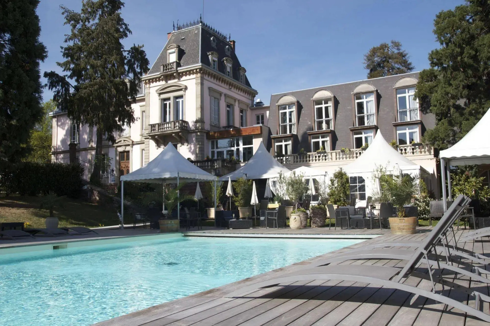 LE H - Hôtel & Restaurant