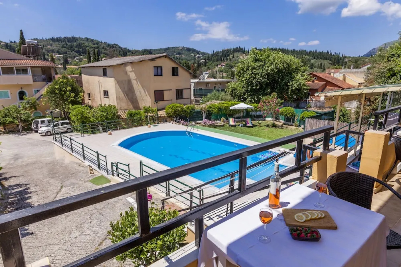 Ipsos Pool Apartments, Elena & Maria by Konnect