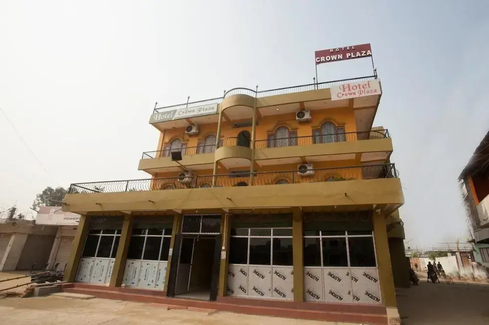 OYO 766 Hotel Crown Plaza