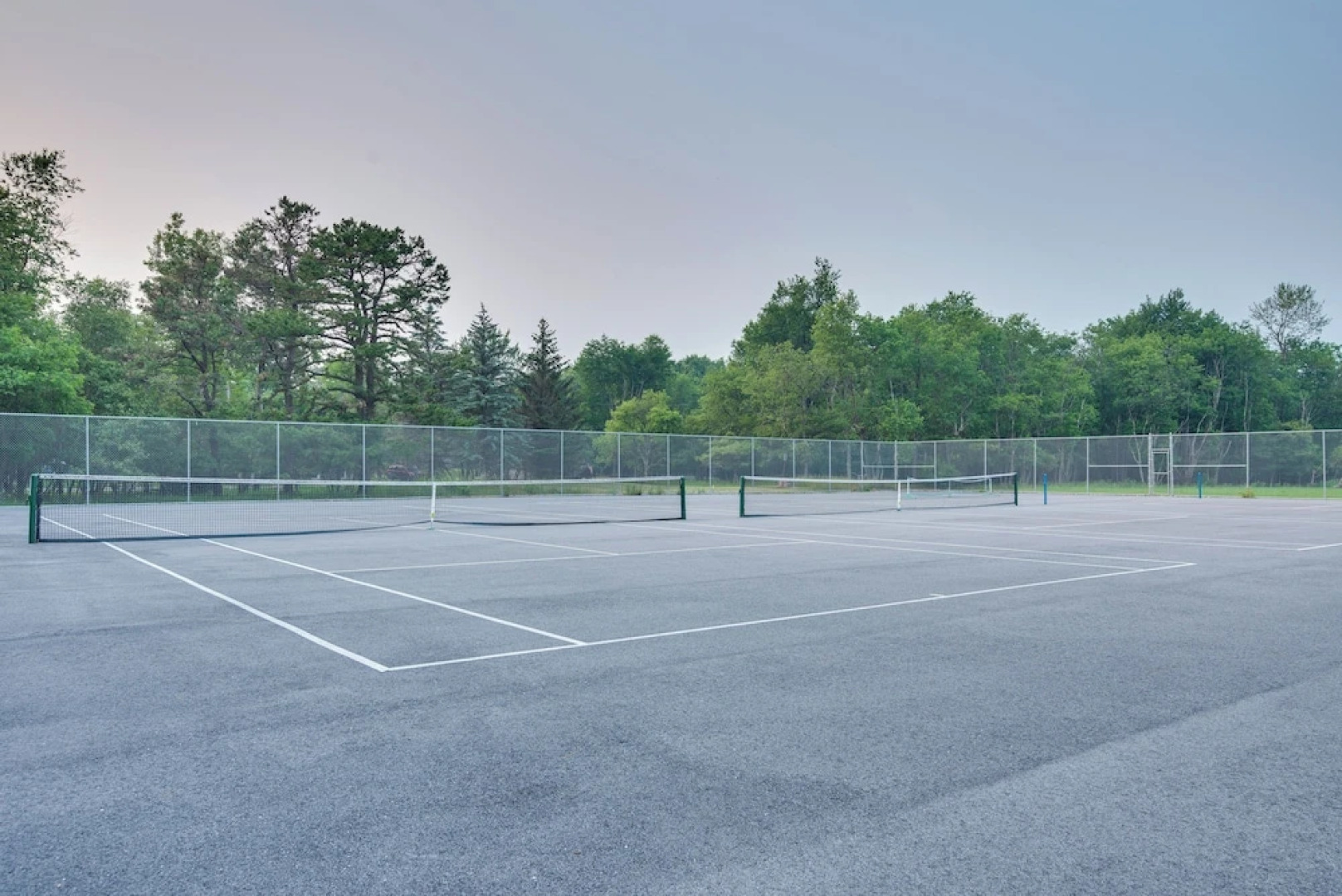 Community Beach Access: Modern Poconos Cabin!